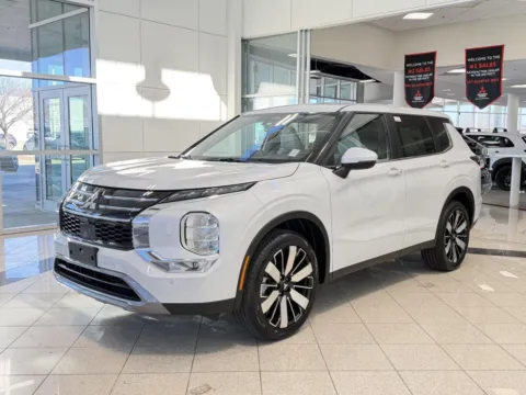 White 2026 Mitsubishi Outlander SE for sale in Lincoln, NE