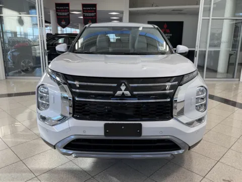 More photos of 2026 Mitsubishi Outlander SE at Clemons Mitsubishi, NE