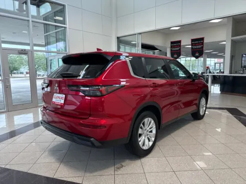 More photos of 2025 Mitsubishi Outlander ES at Clemons Mitsubishi, NE