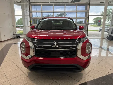 Photos of 2025 Mitsubishi Outlander ES for sale in Lincoln, NE at Clemons Mitsubishi