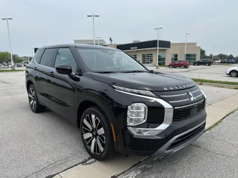 Photos of 2025 Mitsubishi Outlander SE for sale in Lincoln, NE at Clemons Mitsubishi