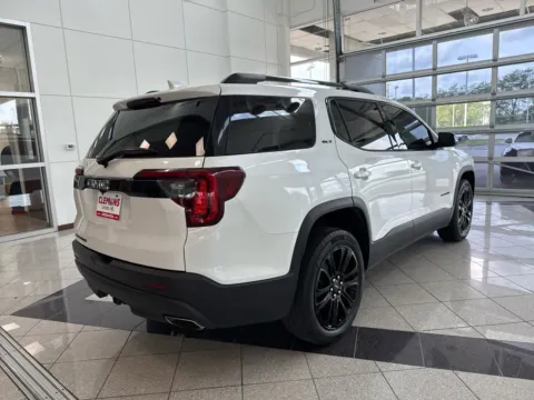 More photos of 2022 GMC Acadia SLT at Clemons Mitsubishi, NE