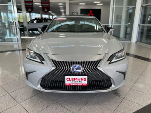 More photos of 2019 Lexus ES 300h Ultra Luxury at Clemons Mitsubishi, NE