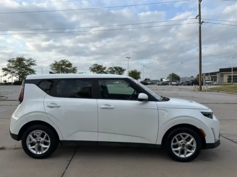 More photos of 2023 Kia Soul LX at Clemons Mitsubishi, NE