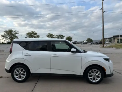 More photos of 2023 Kia Soul LX at Clemons Mitsubishi, NE