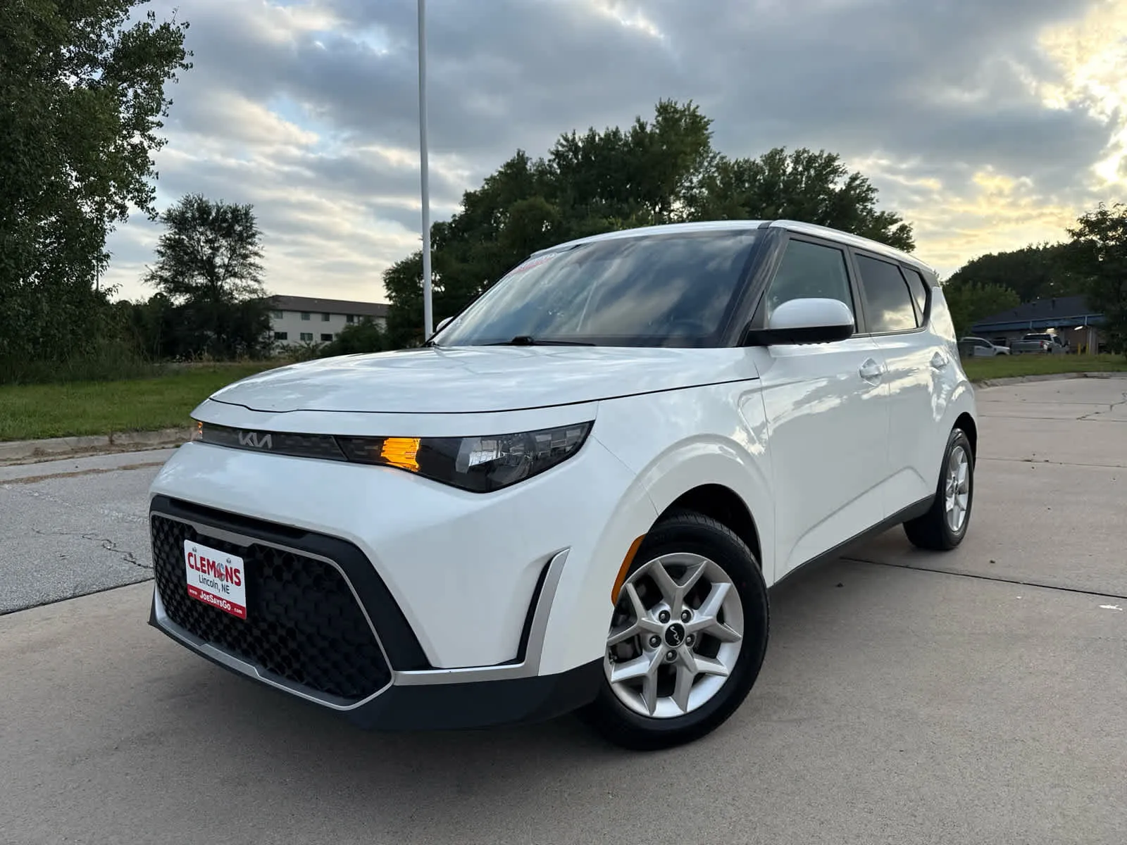 White 2023 Kia Soul LX for sale in Lincoln, NE