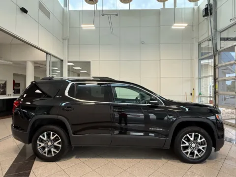 More photos of 2023 GMC Acadia SLT at Clemons Mitsubishi, NE