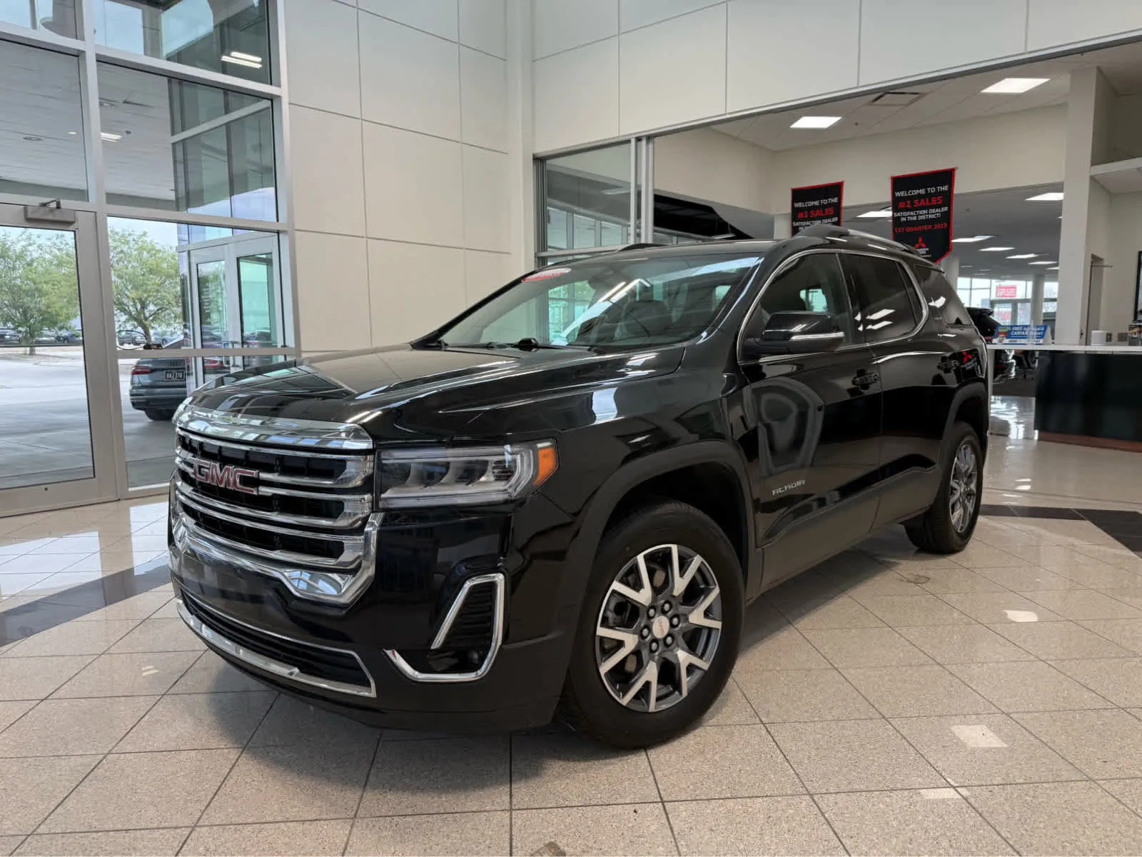 Black 2023 GMC Acadia SLT for sale in Lincoln, NE