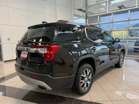More photos of 2023 GMC Acadia SLT at Clemons Mitsubishi, NE