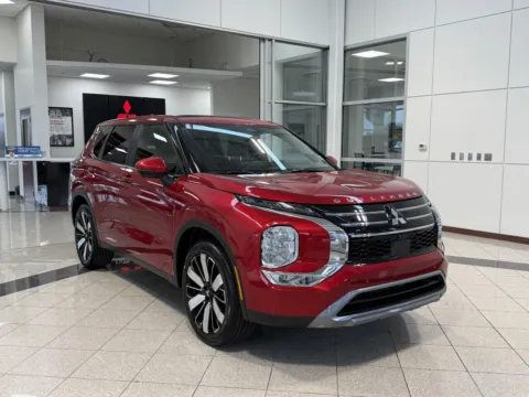 Photos of 2025 Mitsubishi Outlander SE for sale in Lincoln, NE at Clemons Mitsubishi