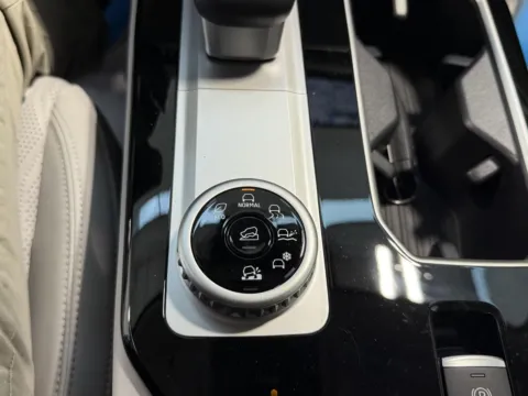 More photos of 2025 Mitsubishi Outlander Platinum Edition at Clemons Mitsubishi, NE