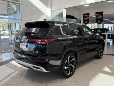 More photos of 2023 Mitsubishi Outlander PHEV SE at Clemons Mitsubishi, NE
