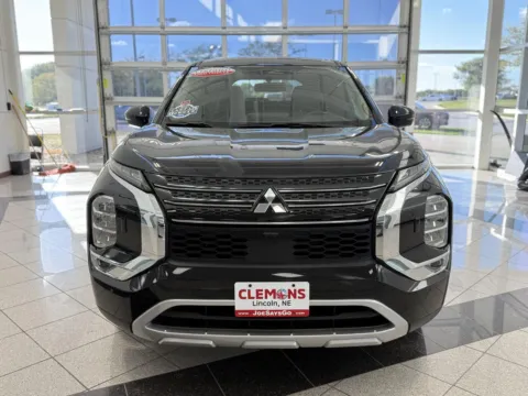 More photos of 2023 Mitsubishi Outlander PHEV SE at Clemons Mitsubishi, NE