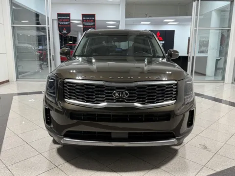 Photos of 2021 Kia Telluride EX for sale in Lincoln, NE at Clemons Mitsubishi