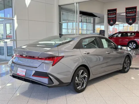 More photos of 2024 Hyundai Elantra Limited at Clemons Mitsubishi, NE