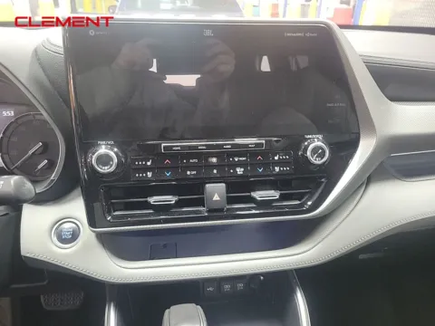 More photos of 2020 Toyota Highlander Platinum at Clement Ford, MO