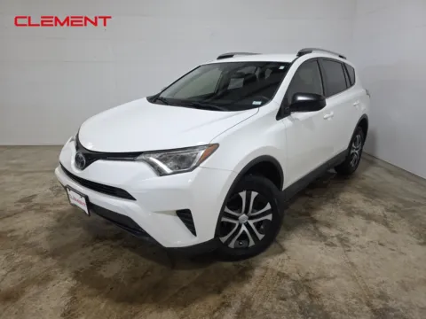 White 2018 Toyota RAV4 LE for sale in Wentzville, MO