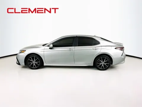 More photos of 2022 Toyota Camry SE at Clement Ford, MO