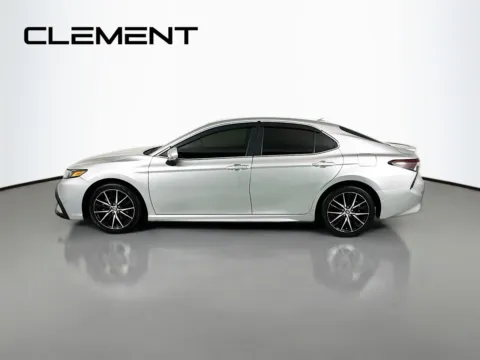 More photos of 2022 Toyota Camry SE at Clement Ford, MO