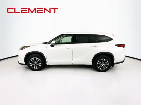 More photos of 2022 Toyota Highlander XLE at Clement Ford, MO