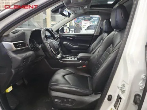 Another view of 2022 Toyota Highlander XLE for sale in Wentzville, MO at Clement Ford