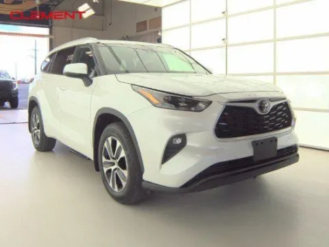 Photos of 2022 Toyota Highlander XLE for sale in Wentzville, MO at Clement Ford
