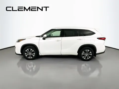 More photos of 2022 Toyota Highlander XLE at Clement Ford, MO