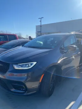 Gray 2022 Chrysler Pacifica Limited for sale in Wentzville, MO
