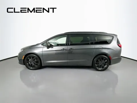More photos of 2022 Chrysler Pacifica Limited at Clement Ford, MO