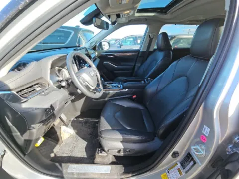 Another view of 2022 Toyota Highlander Limited for sale in Wentzville, MO at Clement Ford