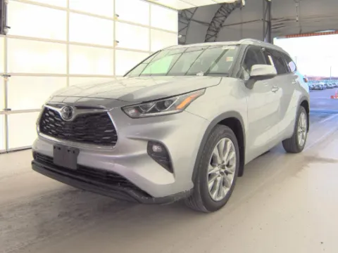 Silver 2022 Toyota Highlander Limited for sale in Wentzville, MO