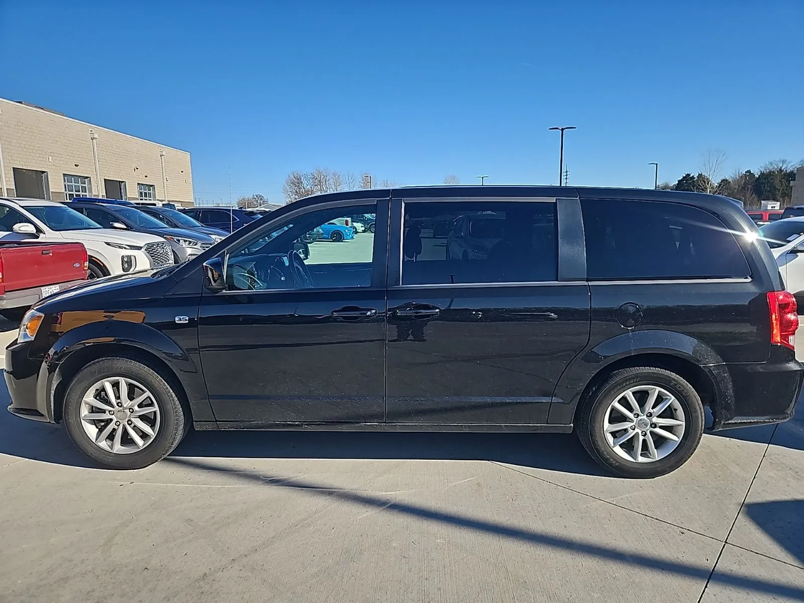 Black 2019 Dodge Grand Caravan SE for sale in Wentzville, MO