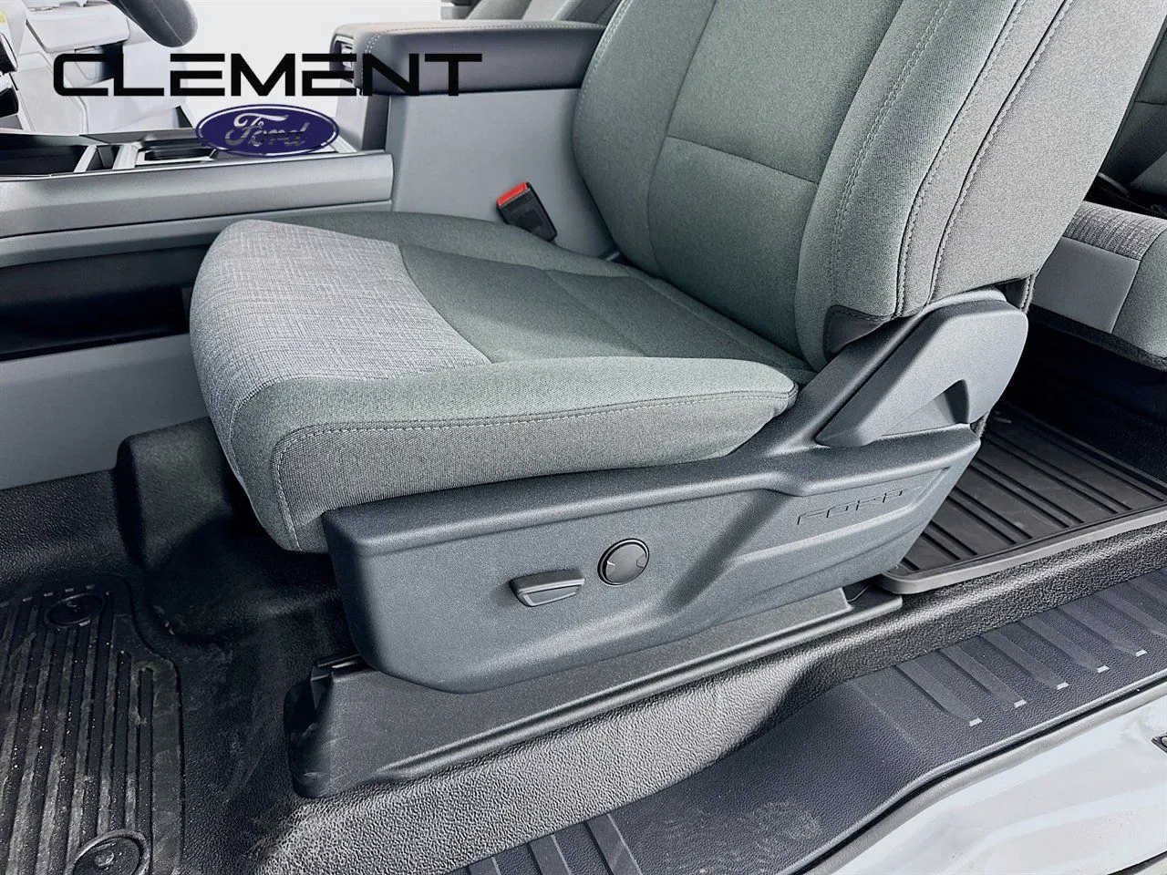 2026 Ford F-350 Super Duty XLT - Photo 24