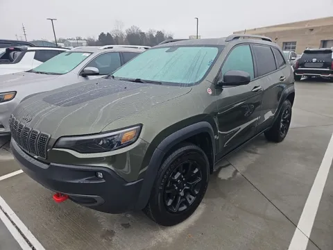 Photos of 2019 Jeep Cherokee Trailhawk for sale in Wentzville, MO at Clement Ford