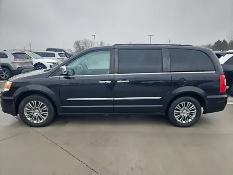 Black 2014 Chrysler Town & Country Touring-L for sale in Wentzville, MO