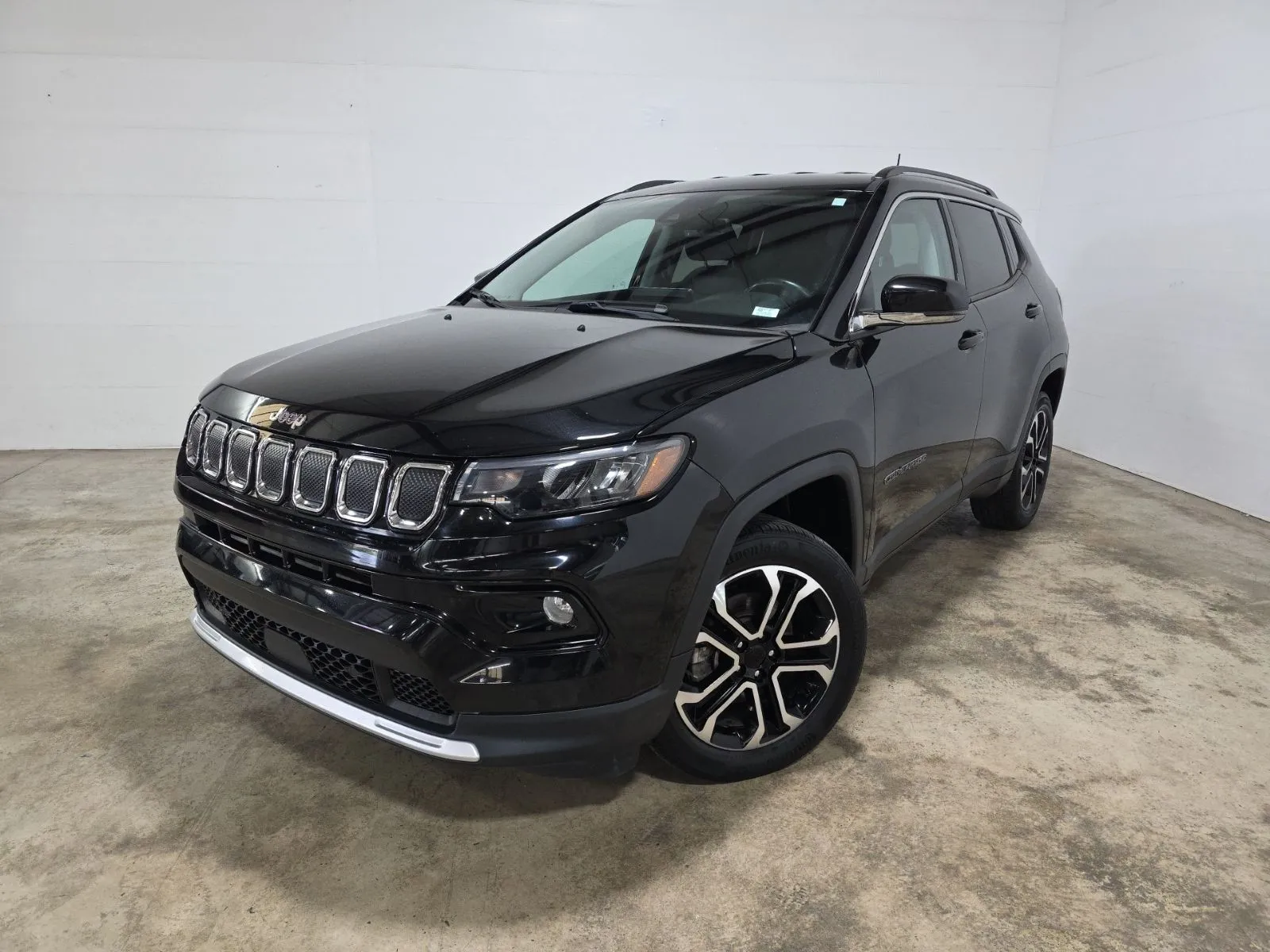 Black 2022 Jeep Compass Limited for sale in Wentzville, MO