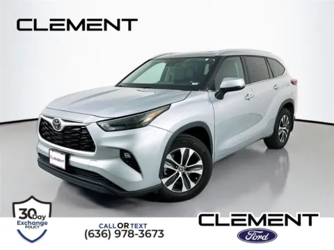 Silver 2022 Toyota Highlander XLE for sale in Wentzville, MO