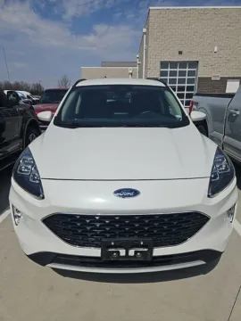 White 2020 Ford Escape Titanium for sale in Wentzville, MO