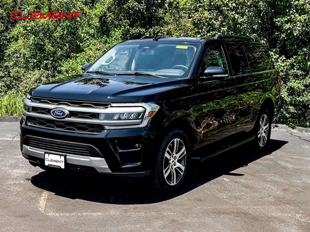 2024 Ford Expedition XLT for sale in Wentzville, MO at Clement Auto Group |  VIN: 1FMJU1J87REA56449, image size:1024x768