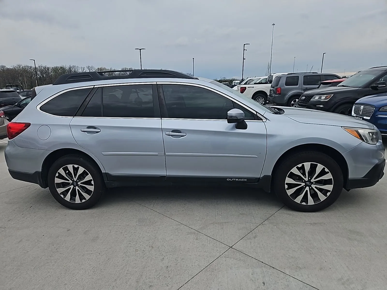 Silver 2017 Subaru Outback 3.6R for sale in Wentzville, MO