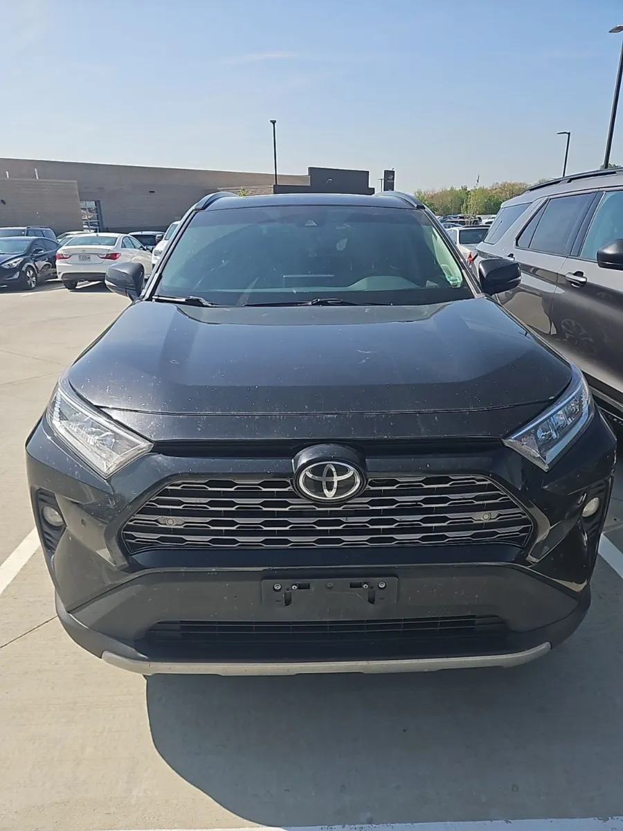 Black 2020 Toyota RAV4 Limited for sale in Wentzville, MO