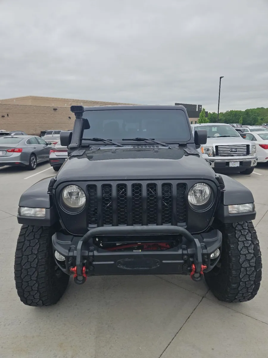 Black 2022 Jeep Gladiator Overland for sale in Wentzville, MO