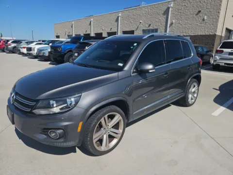 Photos of 2016 Volkswagen Tiguan R-Line for sale in Wentzville, MO at Clement Ford