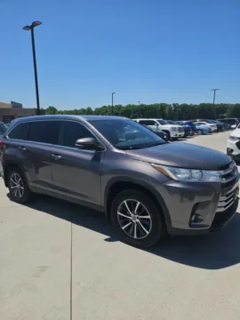 Another view of 2019 Toyota Highlander XLE for sale in Wentzville, MO at Clement Ford