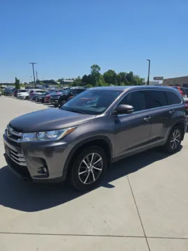 Photos of 2019 Toyota Highlander XLE for sale in Wentzville, MO at Clement Ford