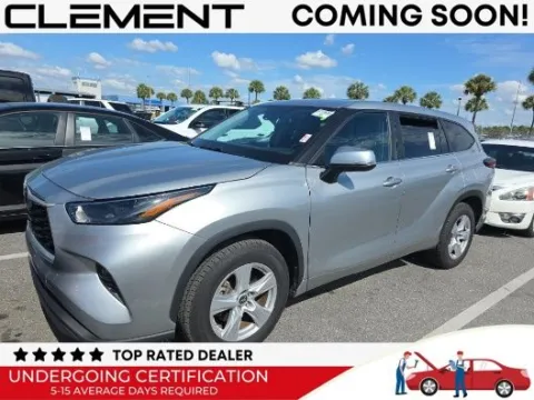 Silver 2024 Toyota Highlander LE for sale in Wentzville, MO