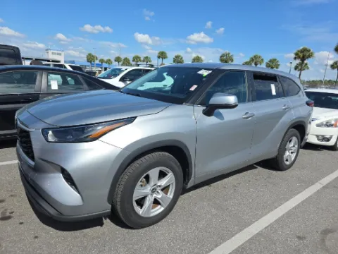 Silver 2024 Toyota Highlander LE for sale in Wentzville, MO