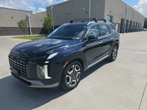 Photos of 2023 Hyundai Palisade Limited for sale in Wentzville, MO at Clement Ford