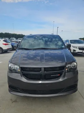 Gray 2017 Dodge Grand Caravan SE Plus for sale in Wentzville, MO