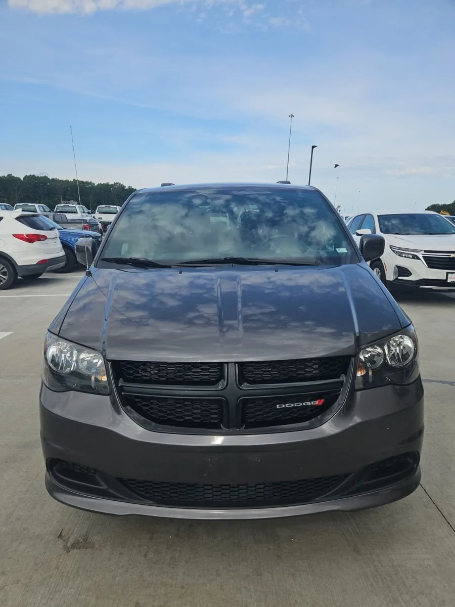 Gray 2017 Dodge Grand Caravan SE Plus for sale in Wentzville, MO